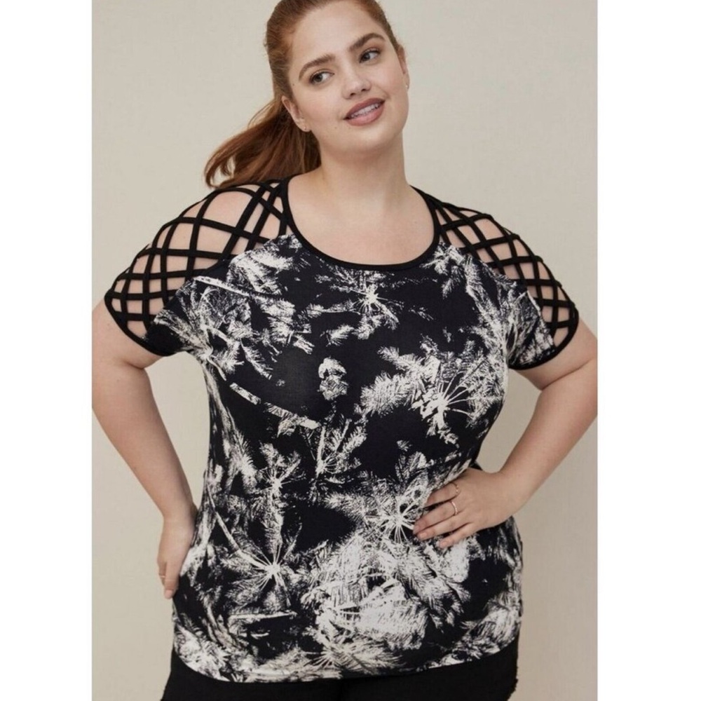 Torrid Lovesick Size 3 Palm Print Cut Out Top